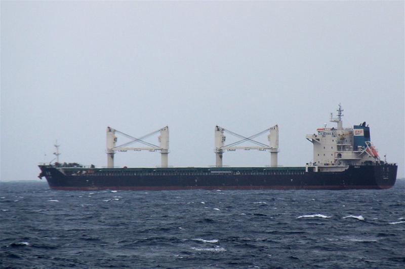 Tàu chở vật liệu xây dựng của Trung Quốc ra bãi Huy Gơ, đầu 2014