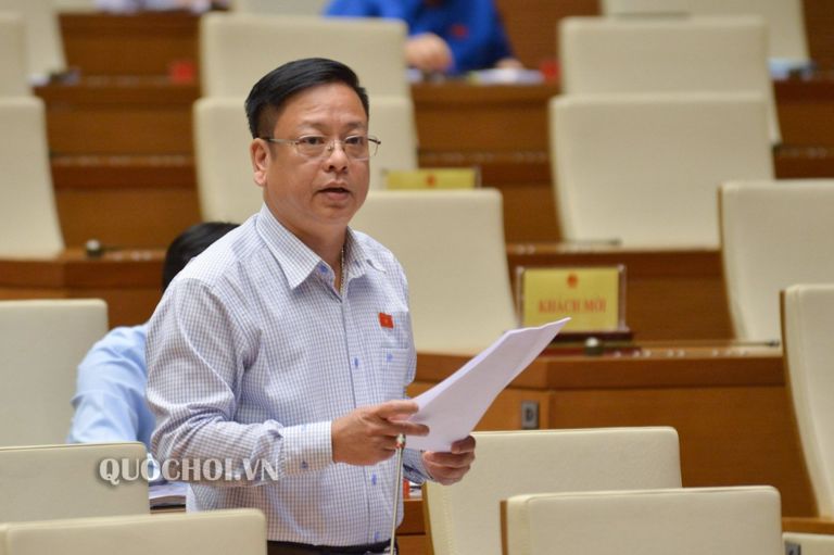 Chủ tịch Quốc hội Nguyễn Thị Kim Ngân nêu vấn đề 'bỏ họp' của đại biểu trong kỳ họp vừa qua, có ngày vắng 100 người và đề nghị chấn chỉnh.