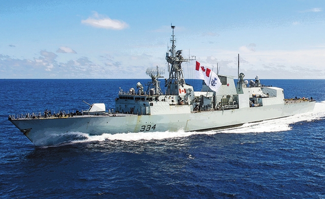 Một trong hai chiến hạm Hoàng gia Canada đến Cam Ranh tháng 6, 2019