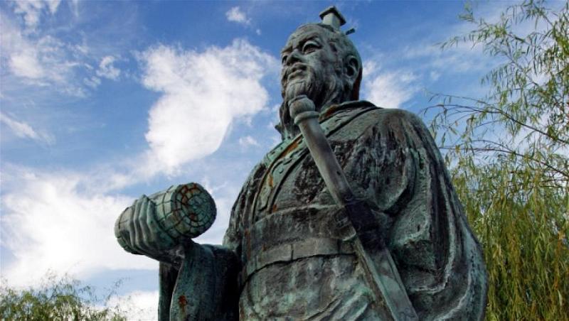 Tượng chiến lược gia Tôn Tử tại Nhật Bản. Phải chăng Trung Quốc đang áp dụng sách lược Tôn Tử trong cuộc đọ sức với Mỹ?Wikimedia Commons
