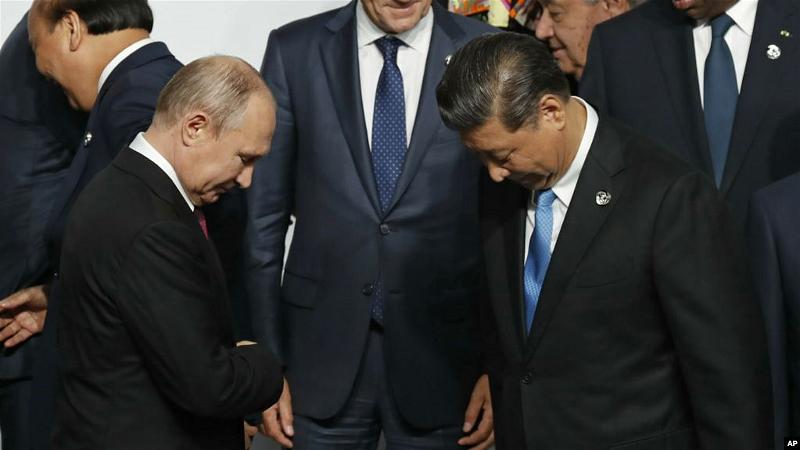 Tập Cận Bình (phải) trong lần gặp gỡ Putin tại G20, Osaka, Nhật Bản, 28 tháng Sáu, 2019.(Foto: Kim Kyung-Hoon/Pool Photo via AP)