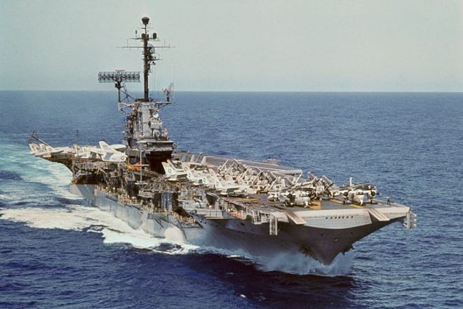 Bản quyền hình ảnh Bettmann Image caption Phi cơ trên tàu USS Constellation chuẩn bị cất cánh trong tháng 8/1964, trong các hoạt động liên quan đến vụ Vịnh Bắc Bộ